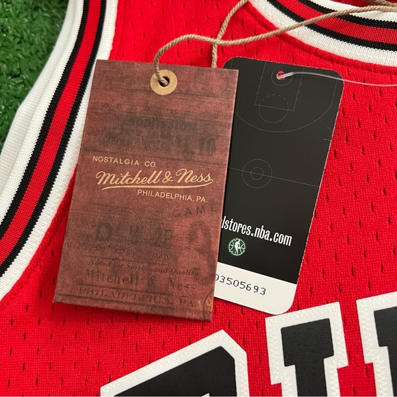 Scottie Pippen Chicago Bulls 1997-1998 Mitchell & Ness Red NBA Swingman Jersey - Picture 7 of 7